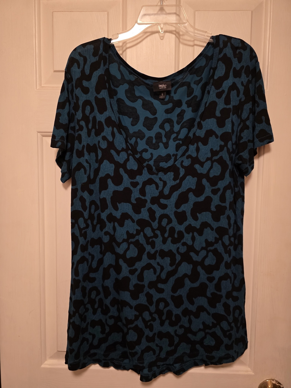 🌴 Mossino Women's Teal and Black Scoop Neck Short Sleeve Tee